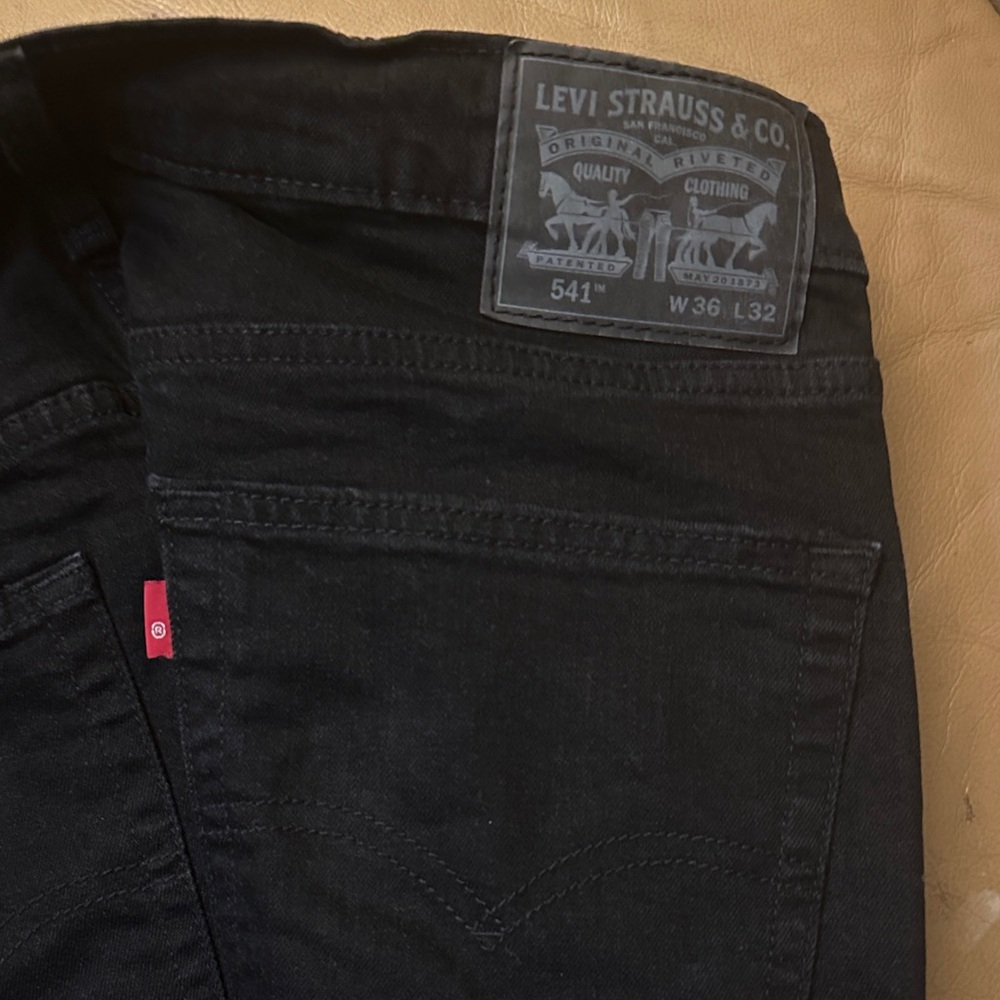 Levi's Men's 541 Dark Black Relaxed Jeans EUC - 36 W x 32 L